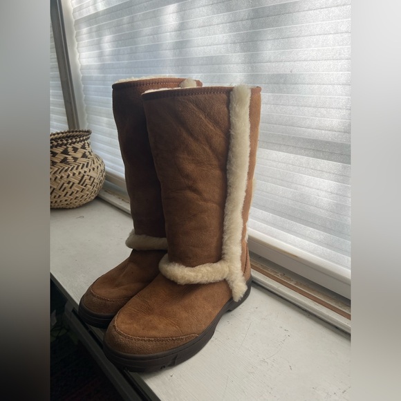 Ugg sunburst tall boot size 8 - Picture 3 of 8